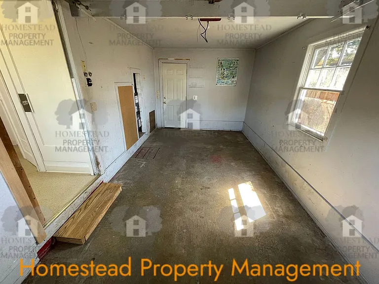 287 SE Ash St — Photo 27