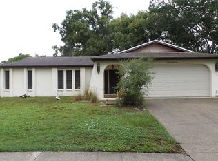 1286 Golden Oak Dr, Tarpon Springs, FL 34689