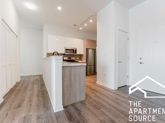 5th image of 2551 S Wabash Ave #304
