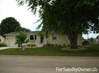 1006 N Church St, Roanoke, IL