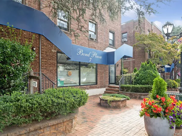 7 Bond Street #3G, Great Neck, NY 11021