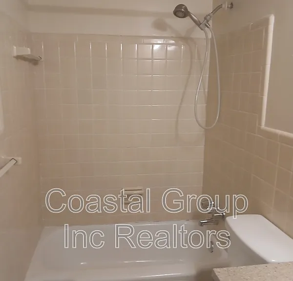 906 W Ocean View Ave — Photo 8