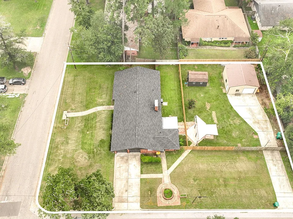 1703 N Roberson St