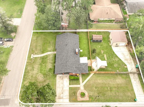 1703 N Roberson St, Conroe, TX 77301