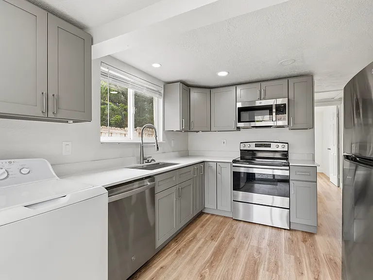 3022 Jefferson Ave — Photo 2