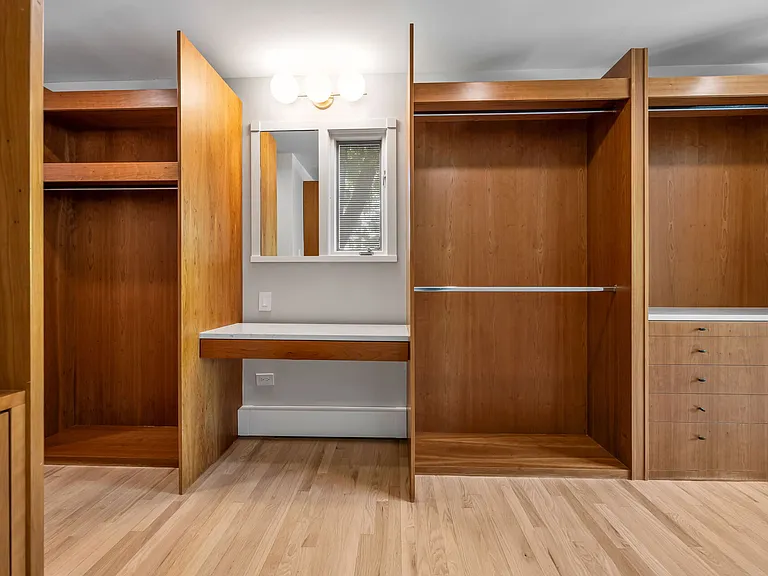 439 Summit St — Photo 18