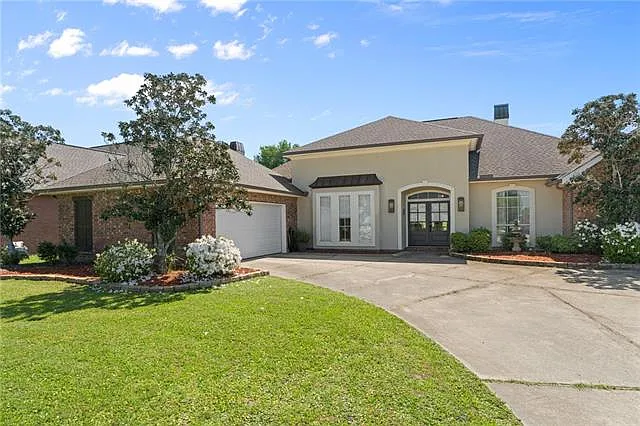 118 W Augusta Ln