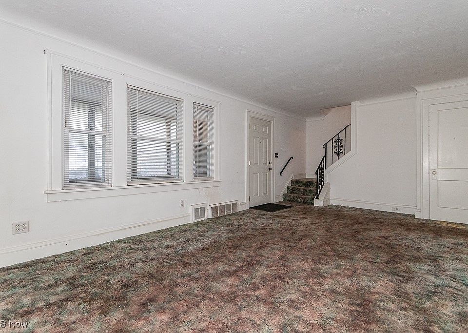 トップス #HOUSESET E50 E953 934 E 223rd St, Euclid, OH 44123 | Zillow