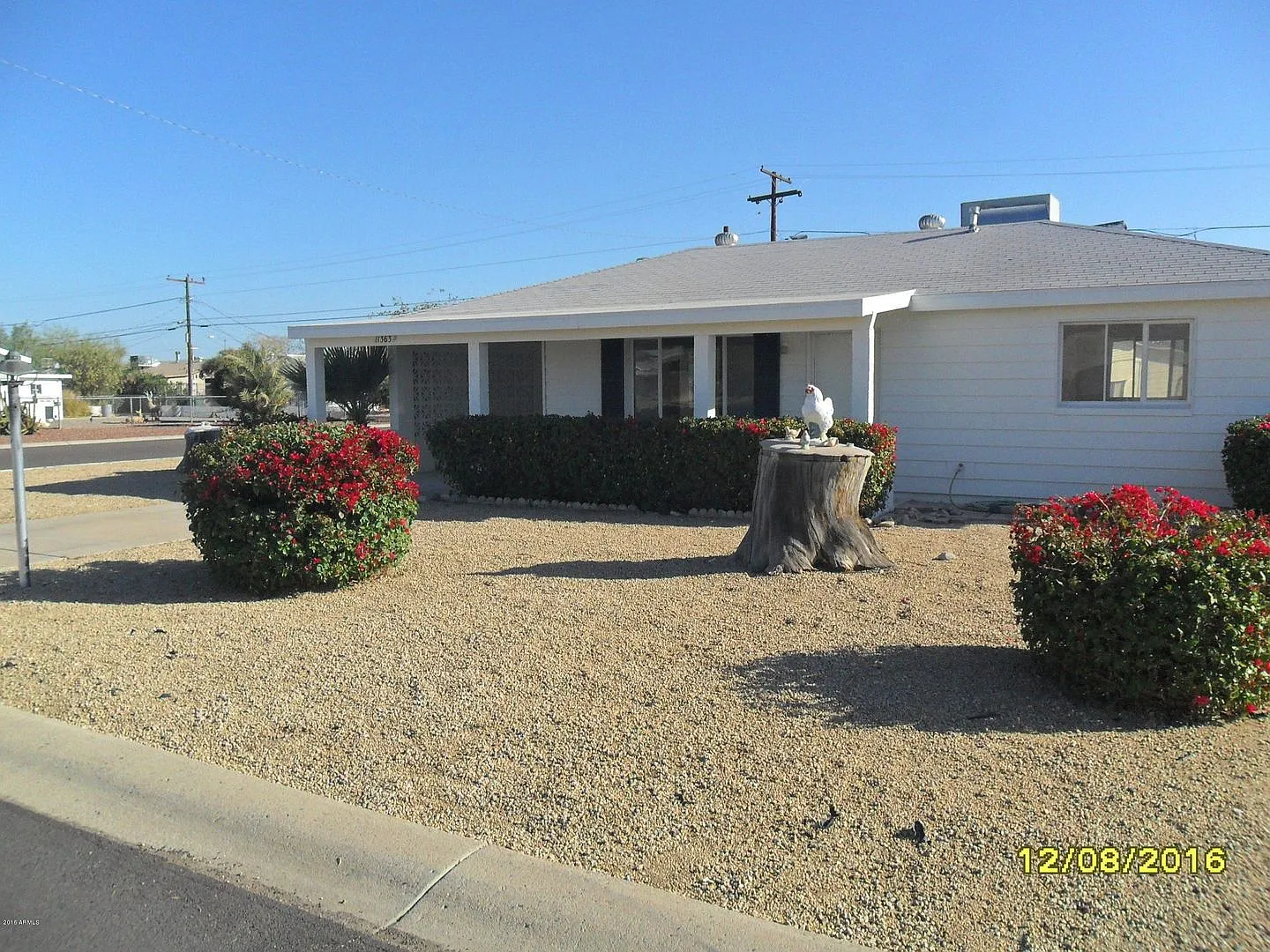 2 bedroom Youngtown home — Photo 3