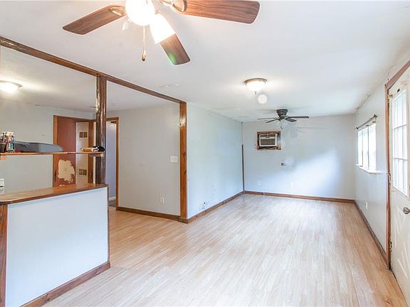 4th image of 600 S Olive St