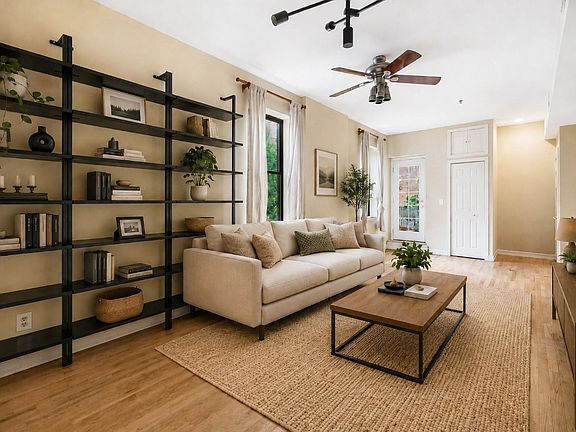 3rd image of 343 Varick St APT 3A