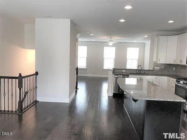 4 bed, 3.5 bath, 2500 sqft, $2,300 — Photo 4