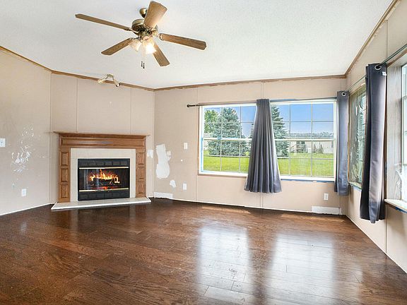 4th image of 828 Buttonwood Dr