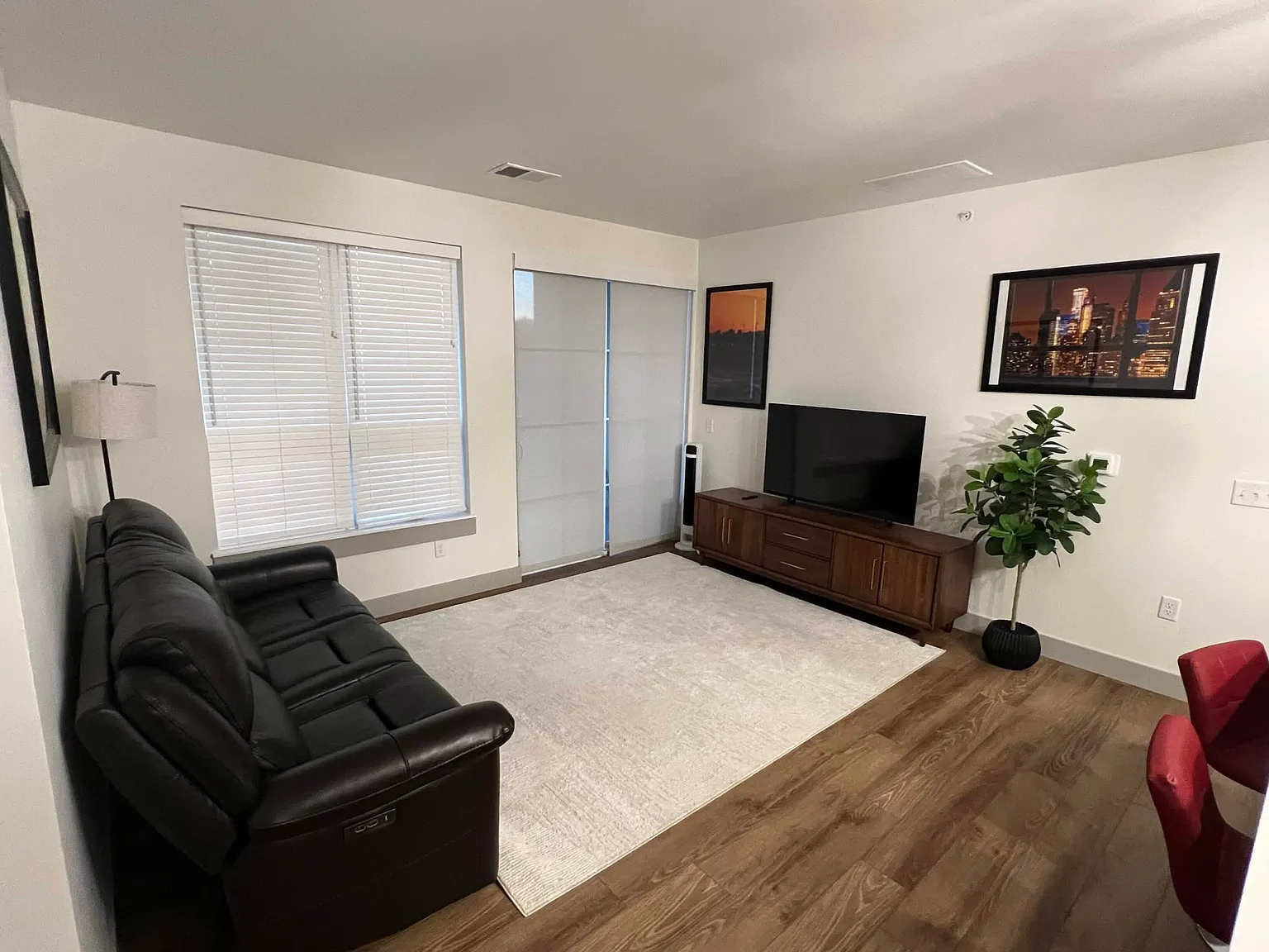 1 bed, 788 sqft, $1,460 — Photo 2