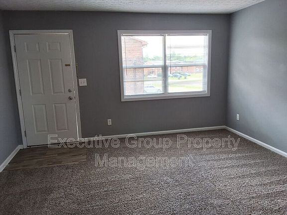 4th image of 355-27 Elmwood Dr
