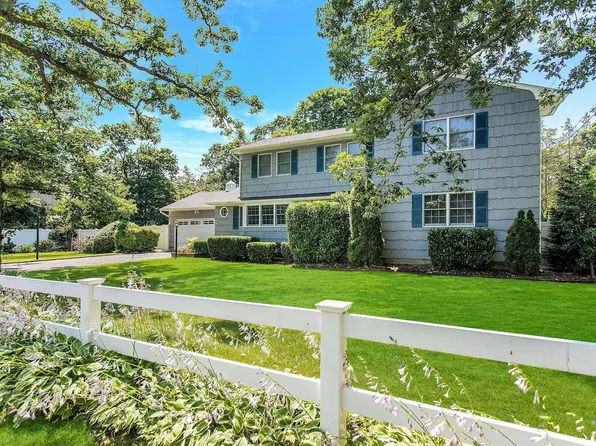 205 Railroad Street, Bayport, NY 11705