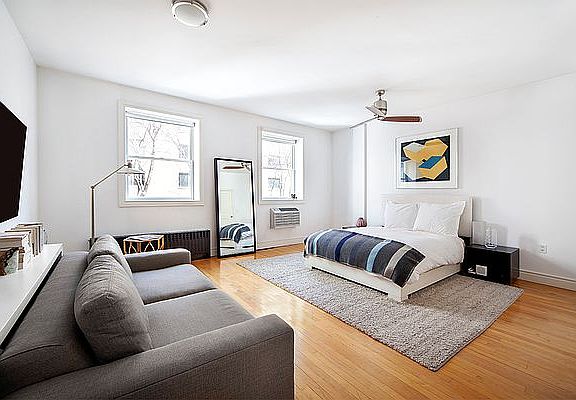 5th image of 203 E 7th St APT 3