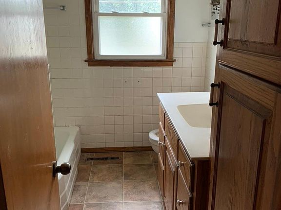 3rd image of 615 S Alleghany St