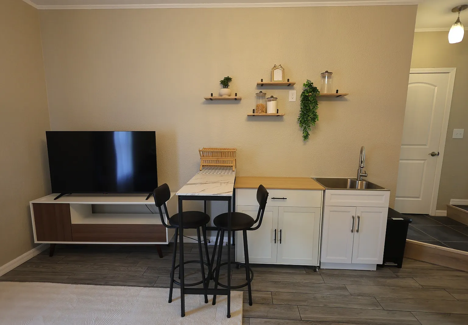 1 bed, 800 sqft, $1,200 — Photo 3