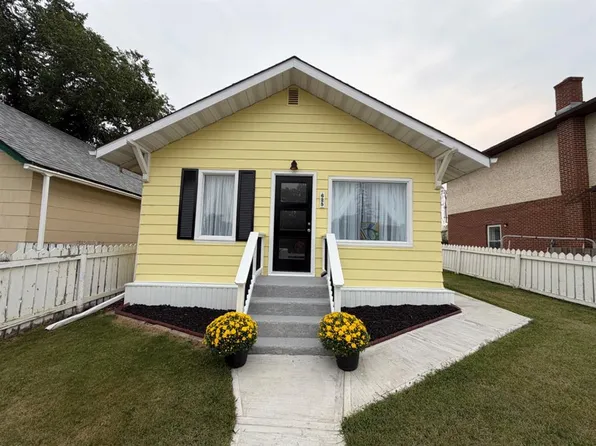 625 N 3rd Ave W, Drumheller, AB T0J 0Y3