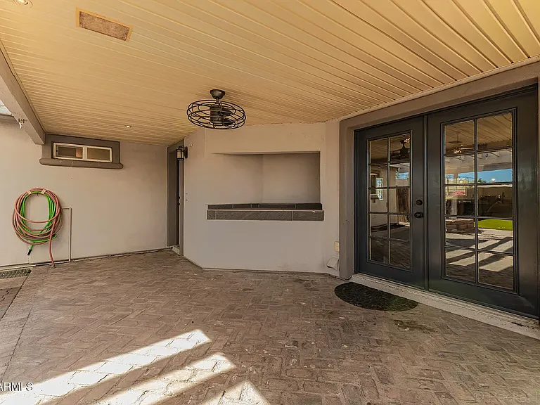 413 E Ellis Dr — Photo 22