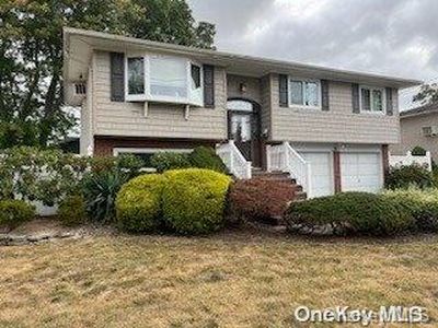 96 N Kings Avenue, Lindenhurst, NY, 11757