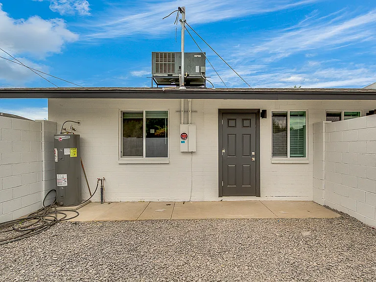 1648 W Colter St #6 — Photo 14