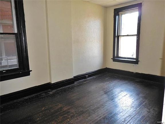 5th image of 3106 Keokuk St