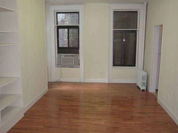 3rd image of 121 1st Ave