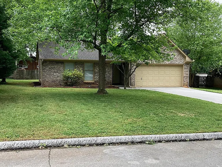 8904 Highbridge Dr — Photo 1