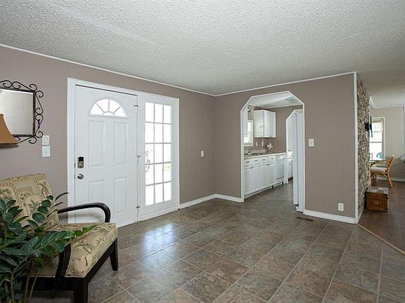 3rd image of 920 Wren Cir