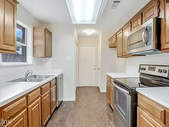 3rd image of 1645 Chapman St