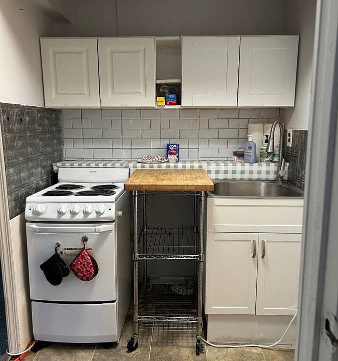 1st image of 18 Elliot St Floor 2