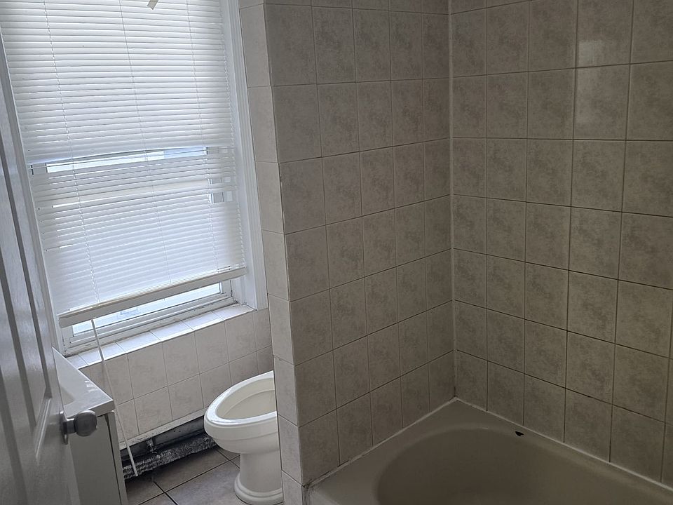 2nd image of 237 N Warren St #2
