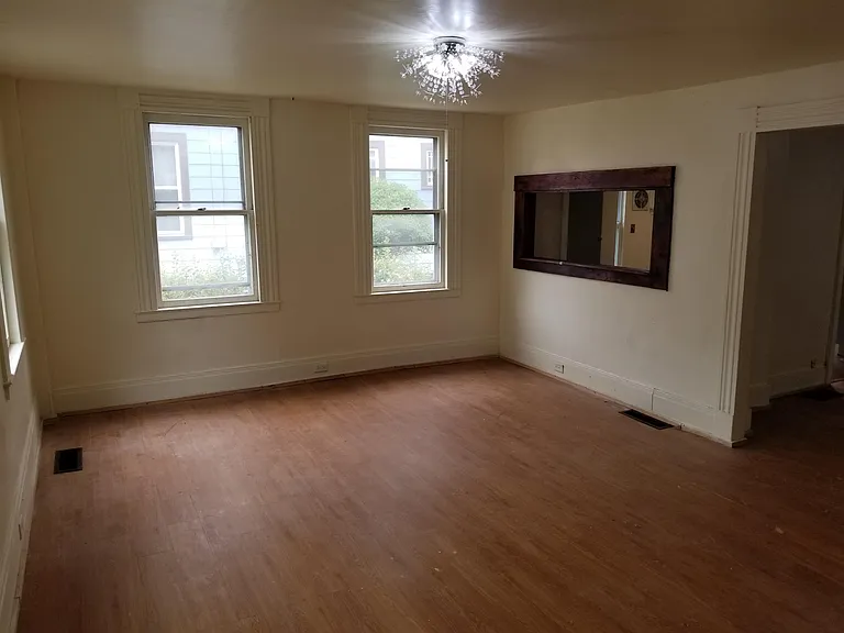 218 E Jackson St — Photo 2