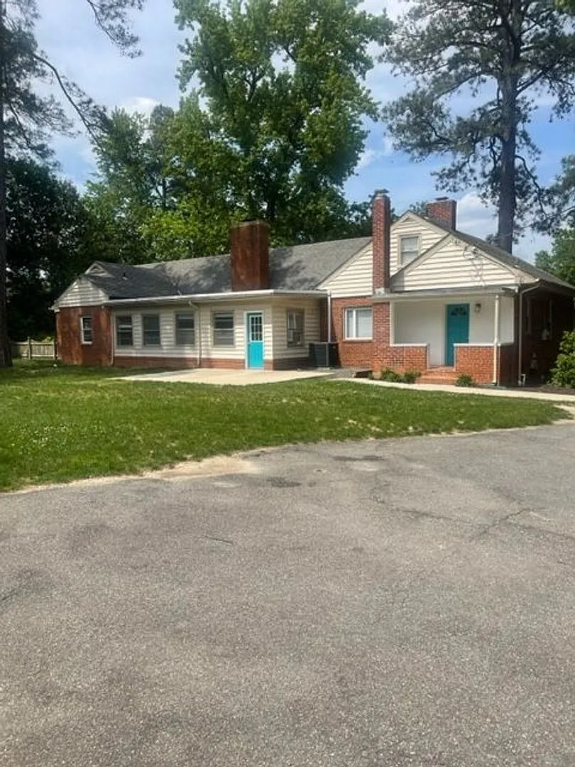 5 bed, 2.0 bath, 2251 sqft, $3,775 — Photo 1