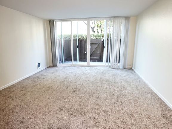 4th image of 1587 Oxford St #15