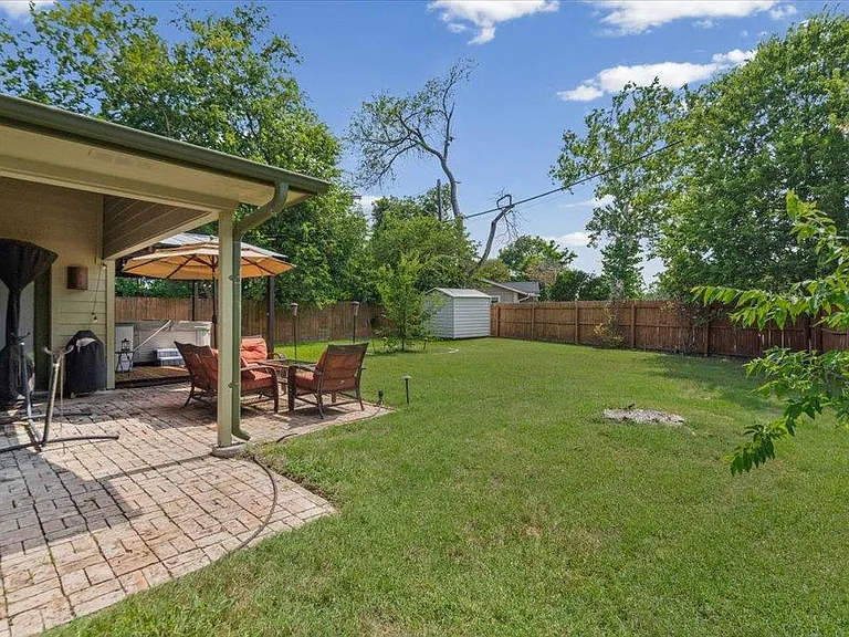 8514 Burrell Dr — Photo 17