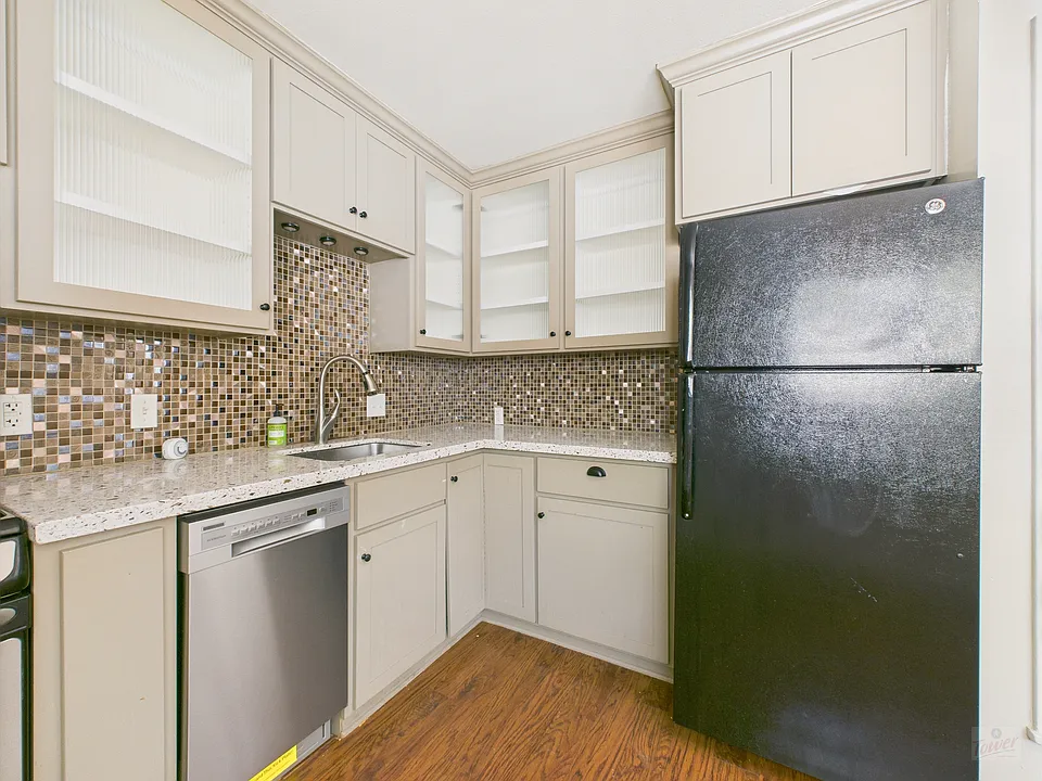 803 W 28th St #202