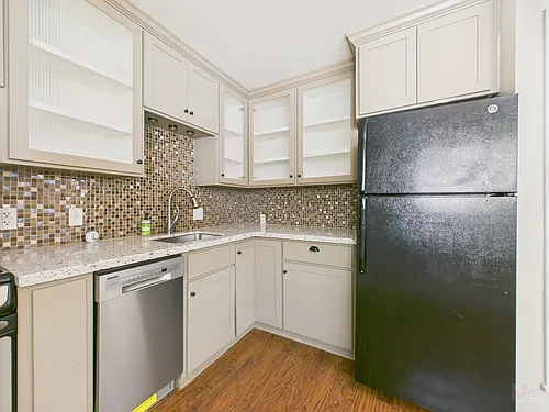 803 W 28th St #202 Photo 1