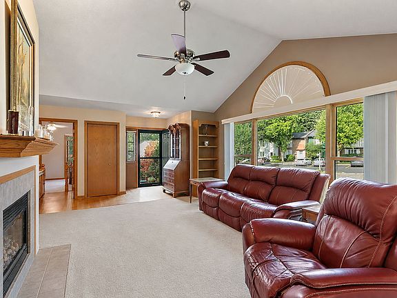 3rd image of 17 Garden Crescent Ct #17