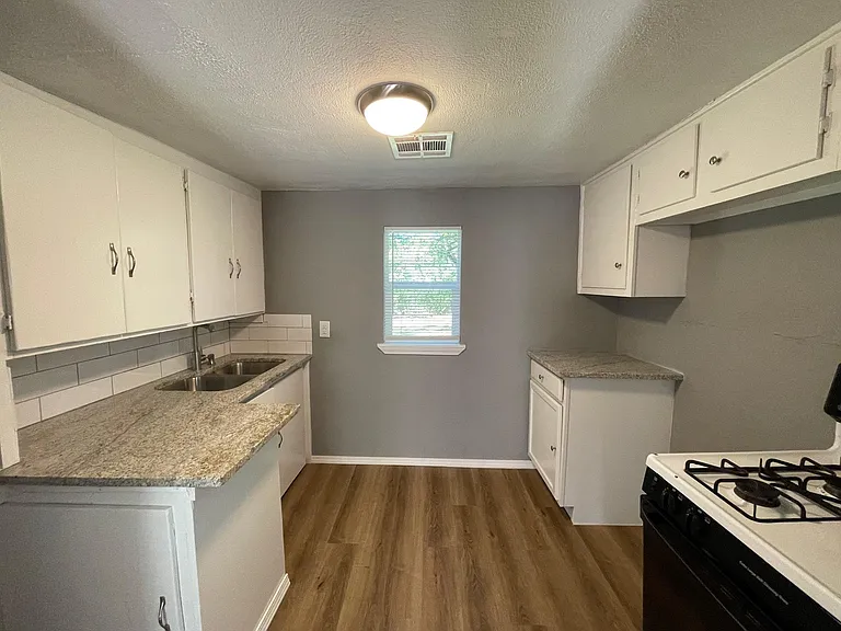 1240 E Fay St — Photo 13