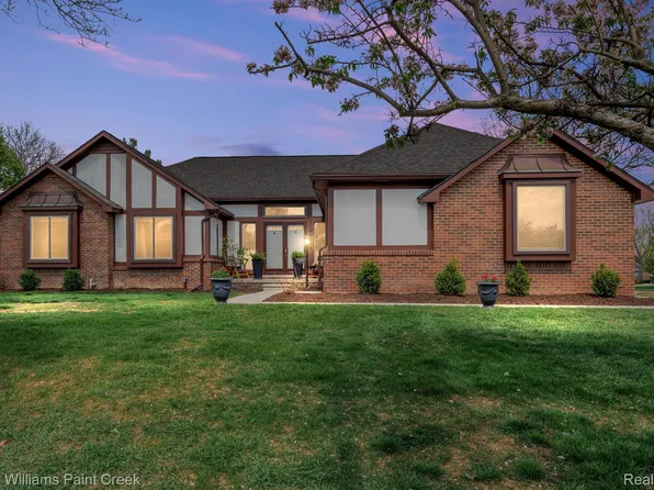 38800 Cornwall Ct, Northville, MI 48167