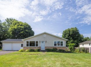13 Stockton Ln, Rochester, NY 14625