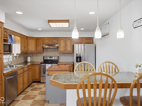 3rd image of 1812 S Clark Rd