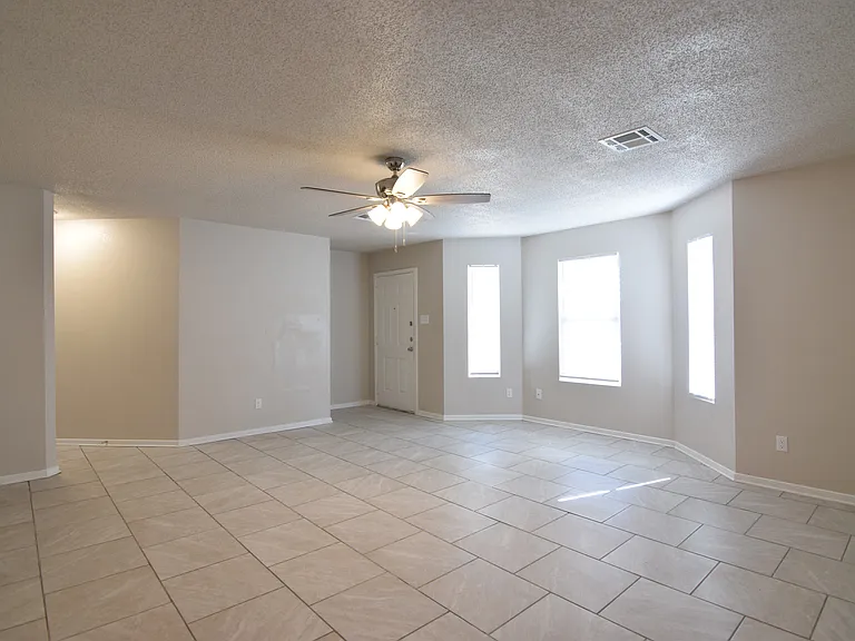 4613 Hank Dr — Photo 10