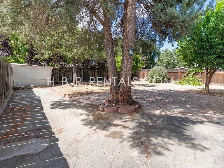 1261 N Tracy Blvd — Photo 16