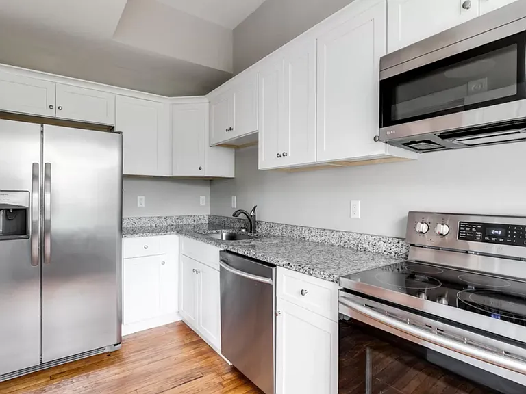 939 W Grace St — Photo 25