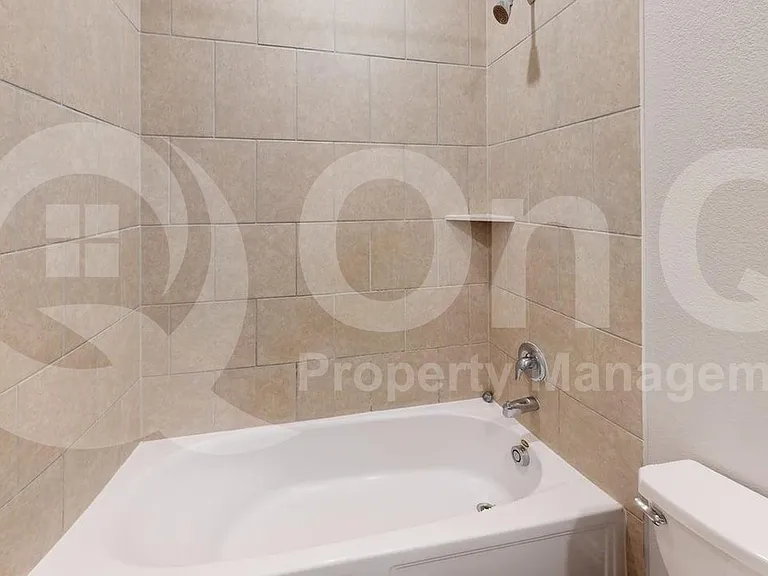 2402 Buchanan Ln — Photo 18