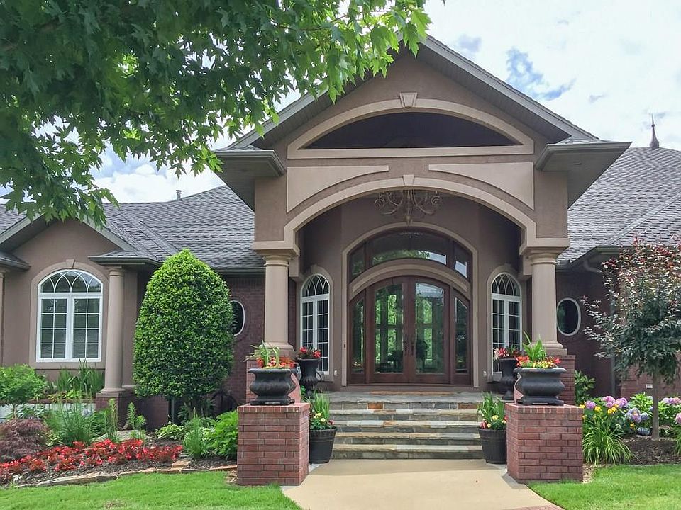 1st image of 4 Beau Chene Ln